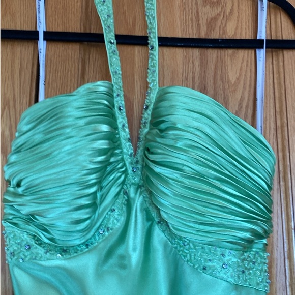 Mint green dress from David’s Bridle . Brand Morgan &Company - Picture 2 of 4